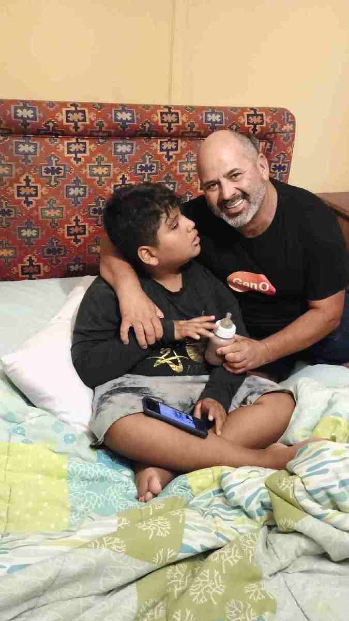 Mario Sepúlveda com o filho, Marito, 11 anos, em foto feita nesta terça-feira 