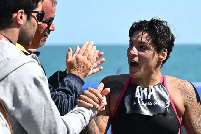 Quatro dias atrás, a nadadora assegurou sua vaga olímpica na prova de 10 quilômetros -  (crédito: Manan VATSYAYANA / AFP)
