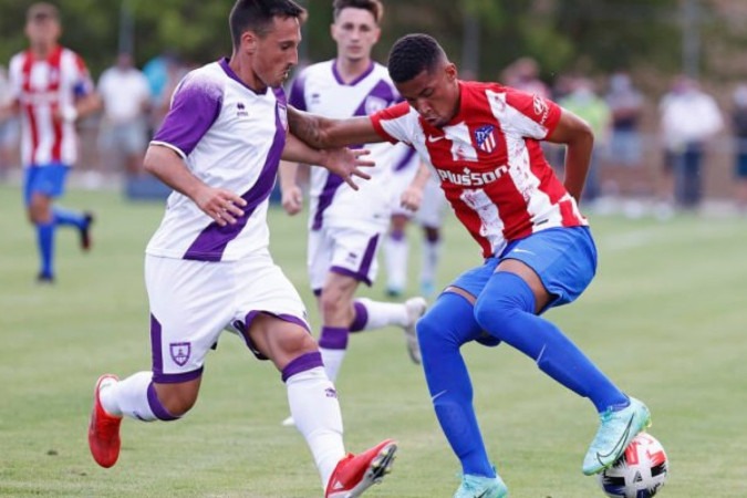 Marcos Paulo trata a ruptura no ligamento cruzado anterior do joelho esquerdo no CT do Fluminense -  (crédito:  - Foto: Juan Barreto/AFP via Getty Images)