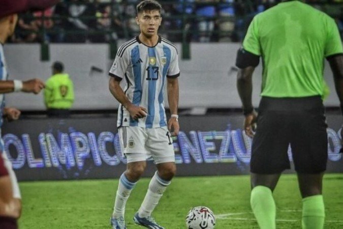 Perto de ser a oitava contratação do Vasco, Sforza chega para preencher lacuna deixada com a venda de Marlon Gomes - (crédito: Divulgação/AFA) Perto de ser a oitava contratação do Vasco, Sforza chega para preencher lacuna deixada com a venda de Marlon Gomes - (crédito: Divulgação/AFA)