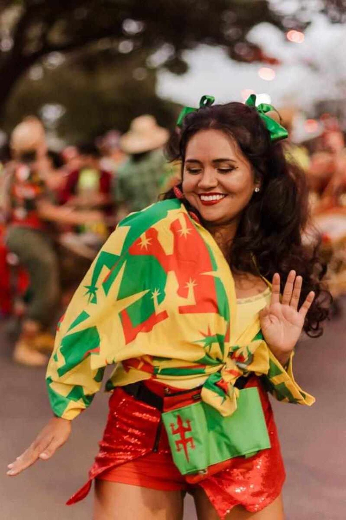 Para Larissa, estar na rua é sinônimo de arte e resistência Para Larissa, estar na rua é sinônimo de arte e resistência