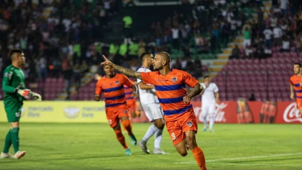 Puerto Cabello vence Defensor Sporting na abertura da Libertadores