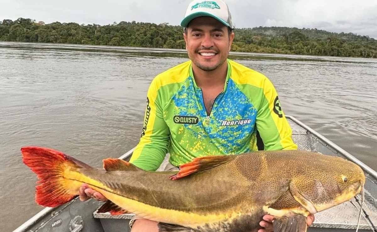 Henrique, dupla de Diego, pesca no Pantanal antes de iniciar maratona de shows 