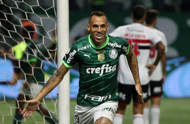 Breno Lopes mostra-se indeciso em deixar o Palmeiras e fechar com o Vasco