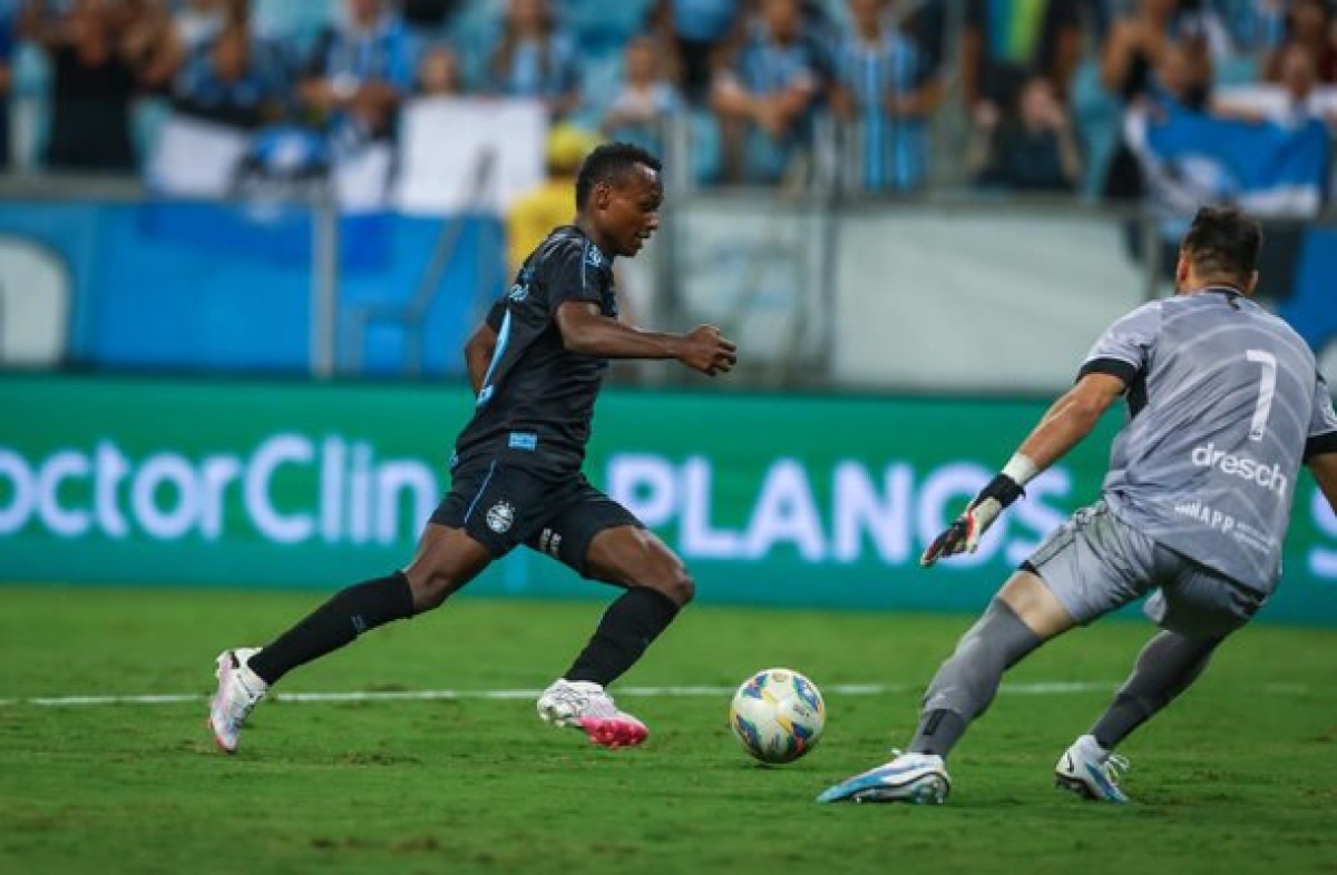 Grêmio confirma lesão de Nathan Fernandes