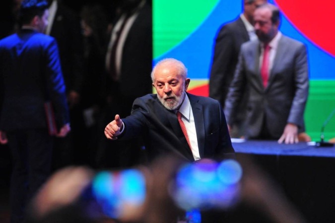 Em Belo Horizonte, o presidente Lula evitou comentar a operação da PF, mas vinculou a tentativa de golpe de Estado ao ex-presidente Bolsonaro     -  (crédito:  Alexandre Guzanshe/Estado de Minas)