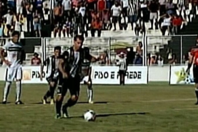 Túlio ficou frustrado por não ter feito o milésimo com a camisa do Botafogo  -  (crédito: Foto: Instagram @tuliomaravilha_oficial)