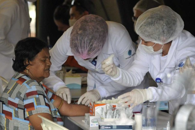  Tenda de atendimento aos pacientes com sintomas da dengue na administração da Ceilândia.
     -  (crédito: Minervino Júnior/CB/D.A.Press)