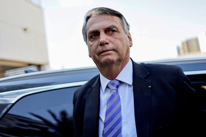 Por ordem judicial, Bolsonaro teve o passaporte apreendido e não pode fazer contato com outros investigados -  (crédito: REUTERS)