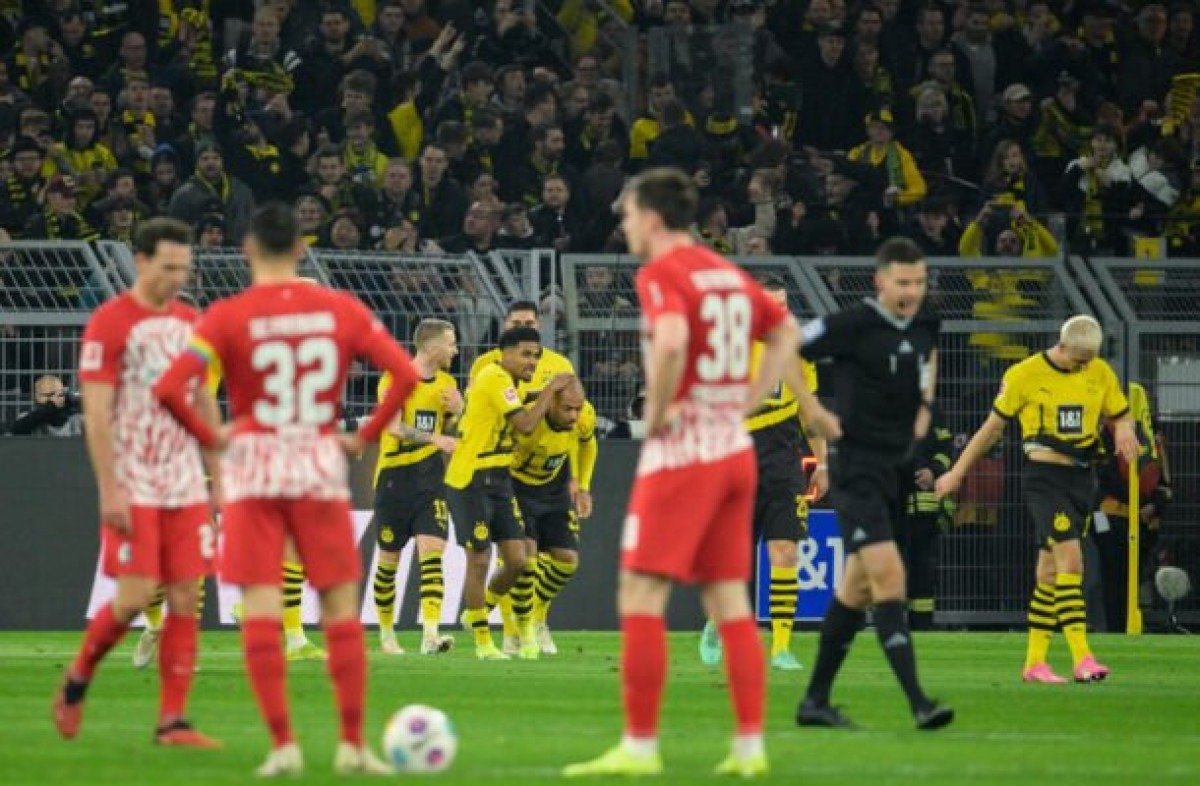 Dortmund vence Freiburg e mantém boa fase na Bundesliga