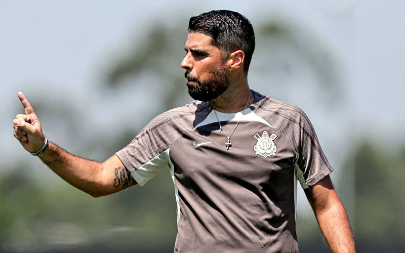 António Oliveira quer resgatar confiança dos jogadores do Corinthians  -  (crédito: Jogada10)