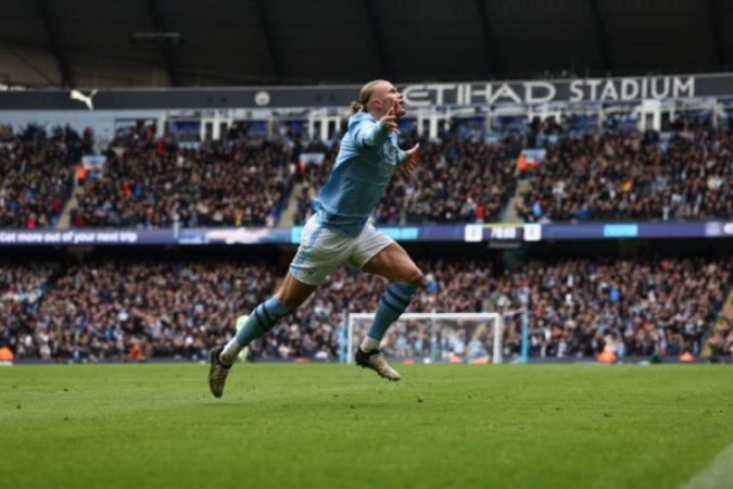Haaland vibra após fazer o primeiro gol do City sobre o Everton  -  (crédito: Foto: Darren  Staples/AFP via Getty Images)