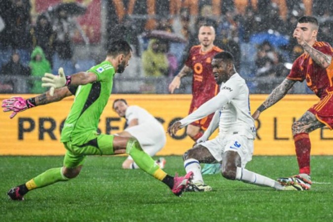 Internazionale vence a Roma e dá mais um passo rumo ao 20º título italiano -  (crédito: Foto: ALBERTO PIZZOLI/AFP via Getty Images)