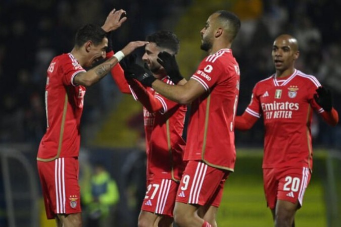 Benfica briga pelo título com o rival Sporting -  (crédito: Foto: Miguel Riopa/AFP via Getty Images)
