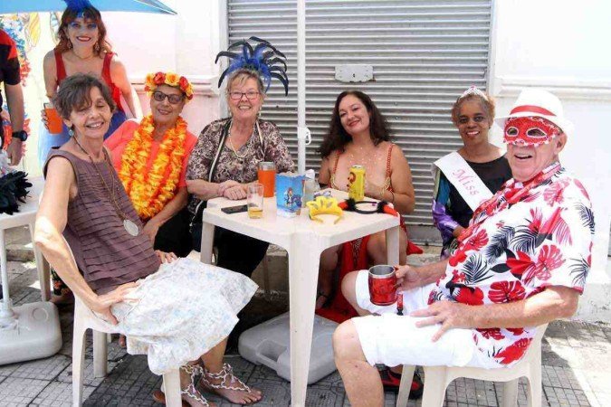Moradores da rua Mármore, no bairro Santa Tereza, 