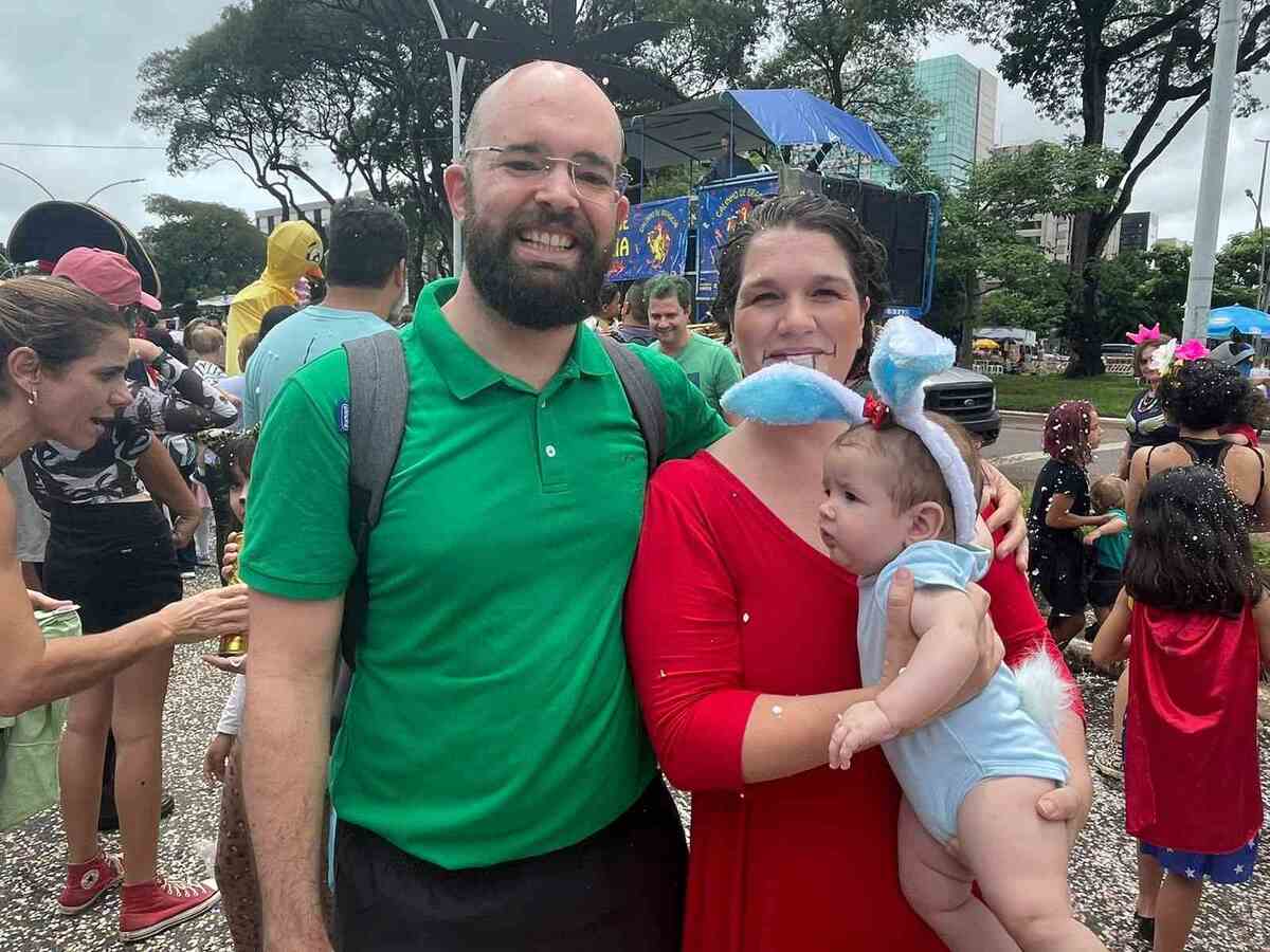 O casal Evandro Soares e Luisa Nogueira trouxe a filha, Giulia Losco, de 4 meses para curtir o carnaval 