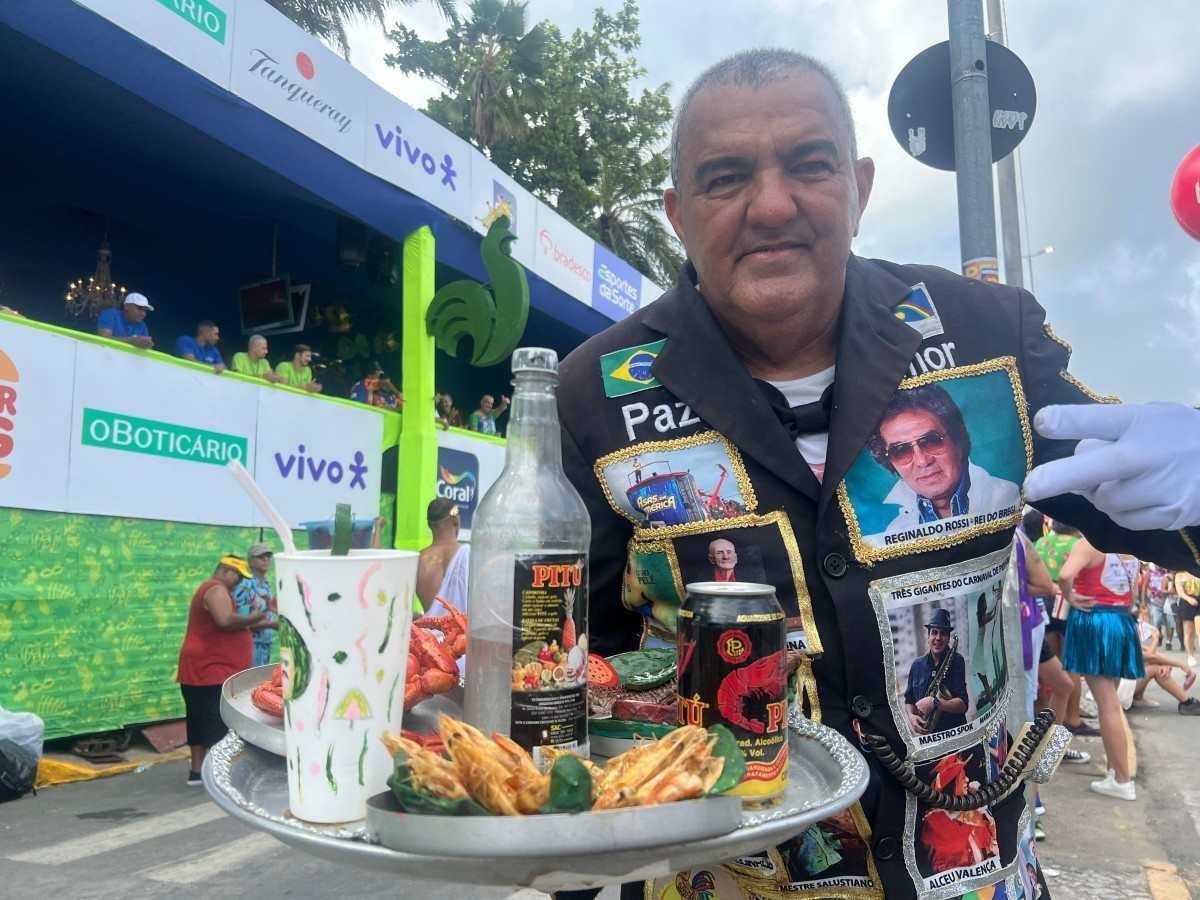 Galo da Madrugada colore as ruas de Recife com homenagem a Reginaldo Rossi