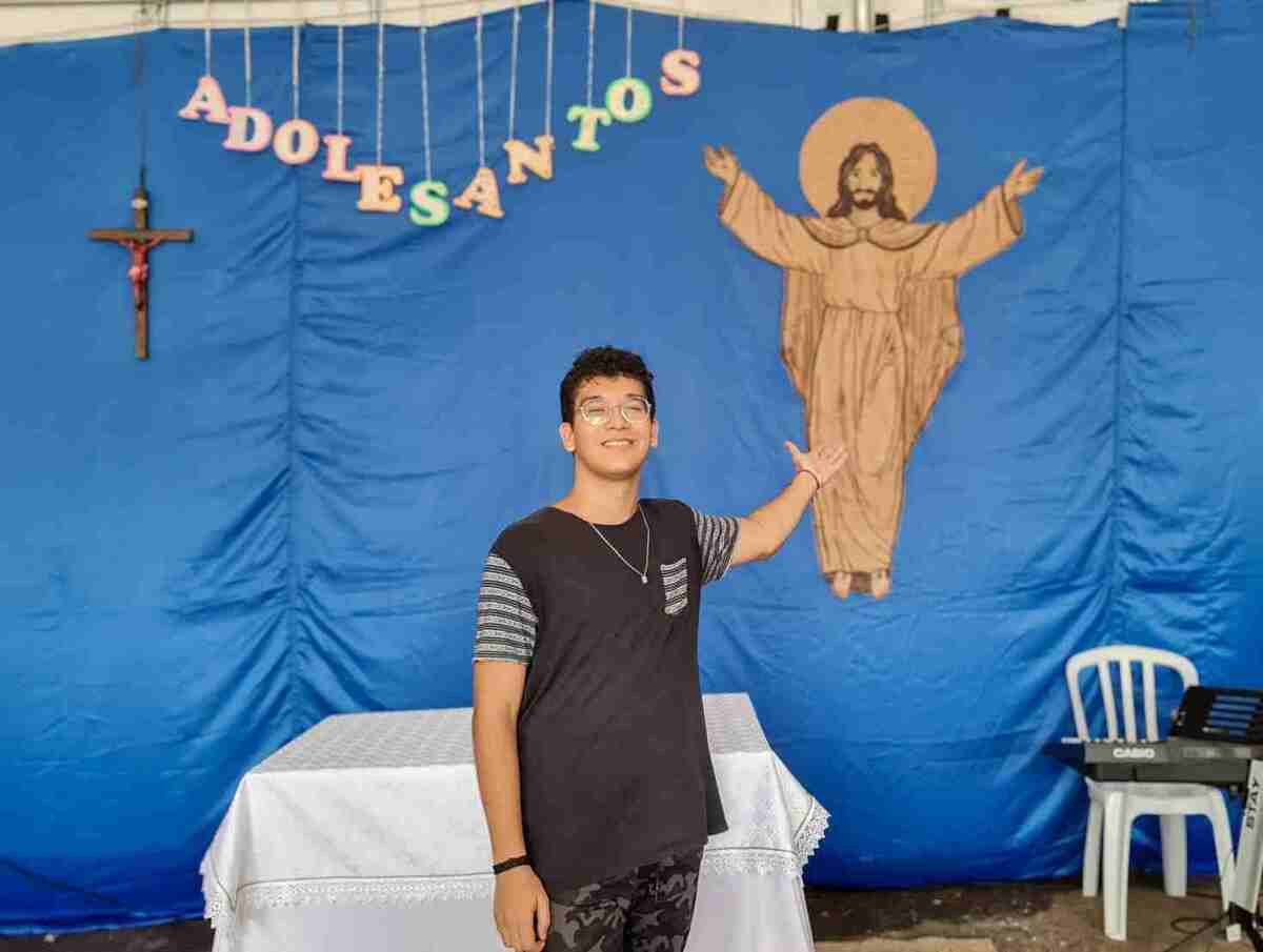 Há 4 anos o estudante Pedro Menezes, de 17 anos, participa do Rebanhão. Para ele, esse é um momento de se conectar com Deus e inspirar outras pessoas por meio da fé.
