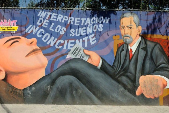 Embora Sigmund Freud nunca tenha colocado os pés na América Latina, ele manteve relações estreitas com médicos e intelectuais da região. Na foto, um mural sobre Freud na Cidade do México -  (crédito: Getty Images)