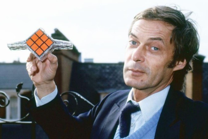 Em 1975, o acadêmico húngaro Ern? Rubik depositou a patente da sua invenção que se tornaria um fenômeno mundial. -  (crédito: Getty Images)