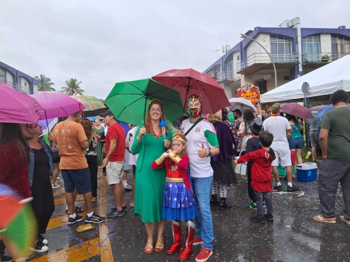 Irina Dauldt trouxe a filha Lilian para celebrar o primeiro carnaval