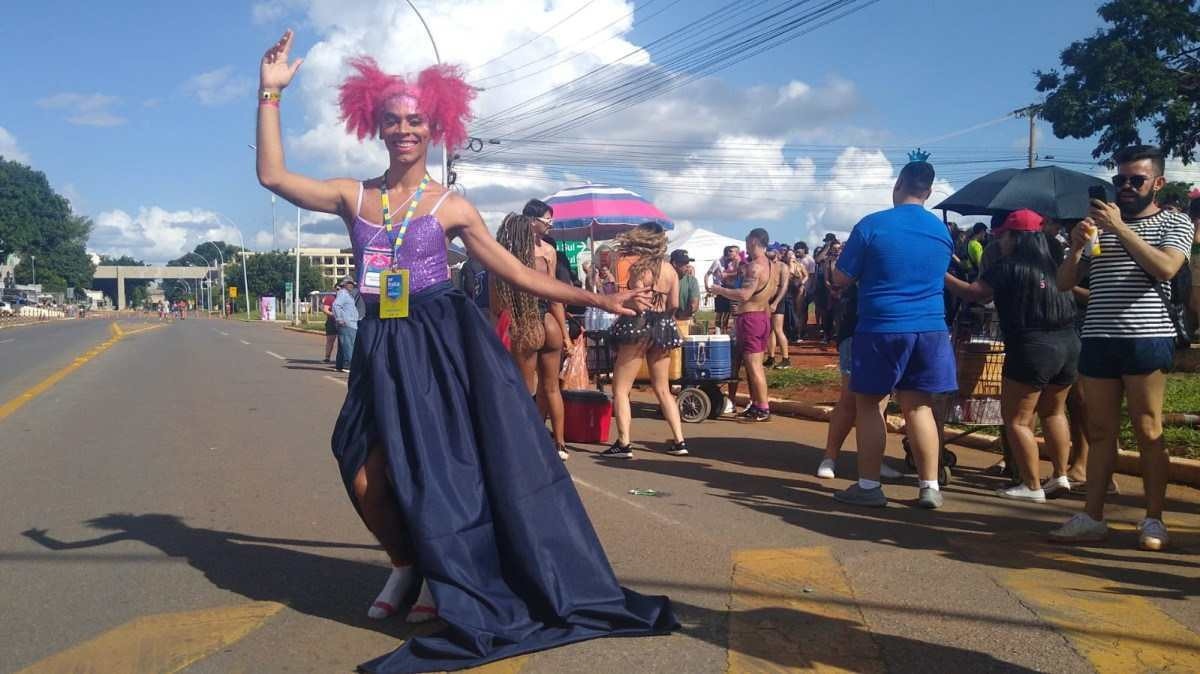 Coordenadora-geral do Bloco do Amor, Ava Scherdien saiu de Carmem Maravilha no carnaval deste ano