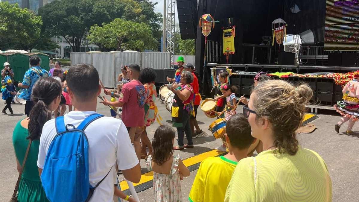 Bloco Mapati atrai público infantil no Eixo Cultural Ibero-Americano