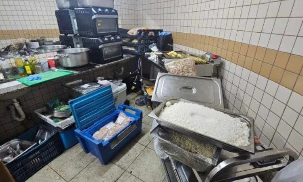 Camarote da Sapucaí preparava comida no banheiro; responsável é presa