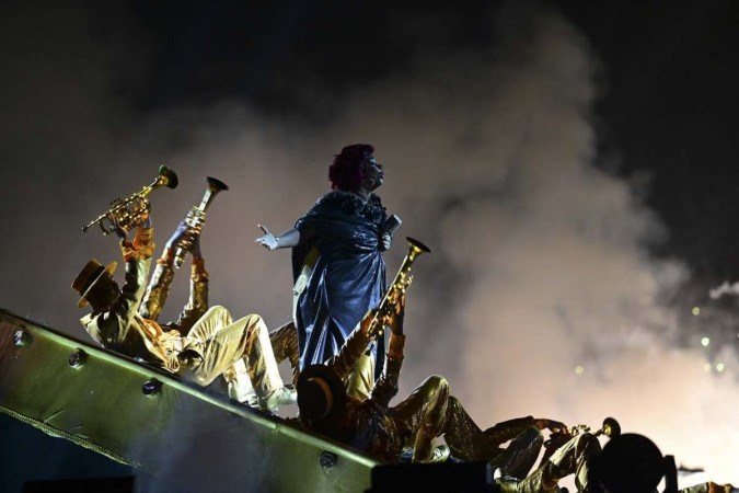 Desfile da Mangueira na Marquês de Sapucaí em 2024 -  (crédito: Pablo PORCIUNCULA / AFP)