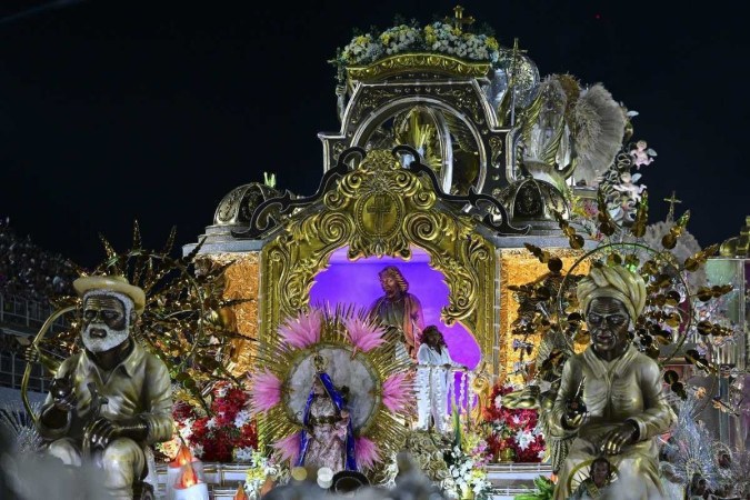 Desfile da Mangueira na Sapucaí  -  (crédito: Pablo PORCIUNCULA / AFP)