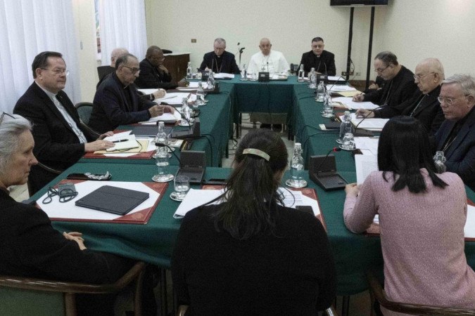 As três teólogas que participaram do Conselho de Cardeais (esq. para dir.): Jo Bailey Wells, Irmã Linda Pocher e Giuliva Di Berardino -  (crédito: EPA)