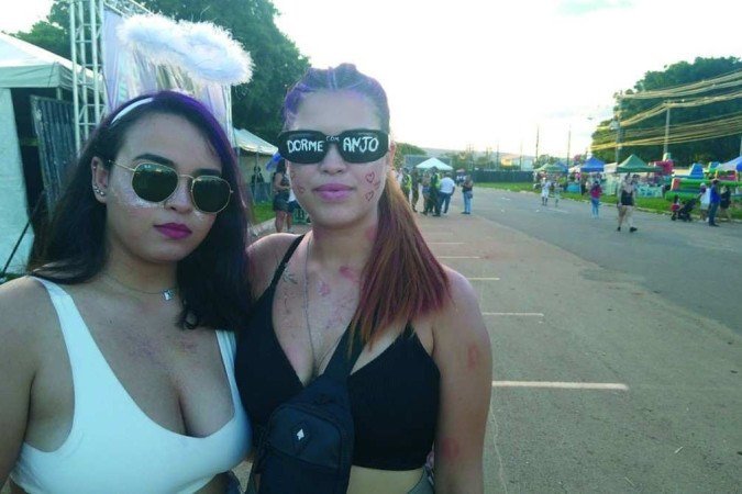 O casal Ana Carolina e Maria Eduarda escolheram o Bloco do Seu Júlio
