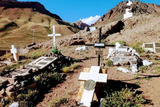 Cemitério dos Alpinistas em homenagem a quem perdeu a vida na montanha
