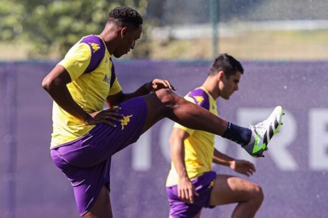 Jogadores da Fiorentina durante treinamento da equipe - Foto: Divulgação/ACF Fiorentina -  (crédito: Foto: Divulgação/ACF Fiorentina)