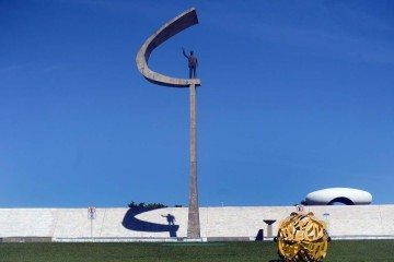 Domingo amanheceu ensolarado e previs&atilde;o &eacute; de calor -  (crédito: Ed Alves/CB/DA.Press)