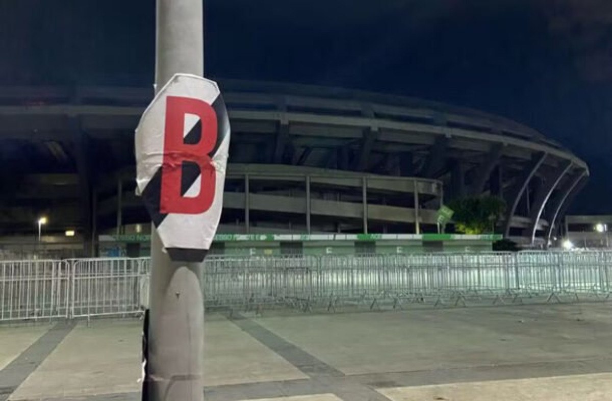 Torcedores do Fluminense espalham provocações ao Vasco antes do clássico