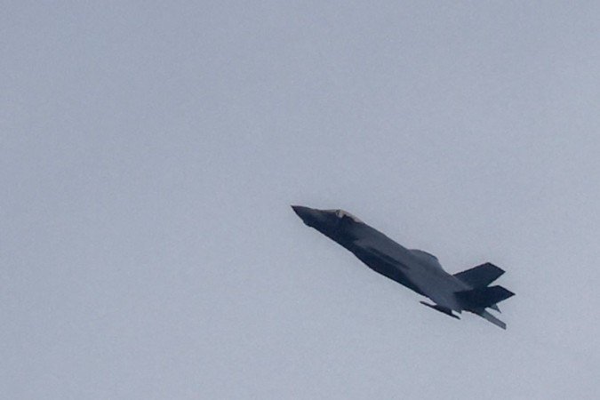 Caça da Força Aérea israelense sobre a fronteira com o 
sul do Líbano