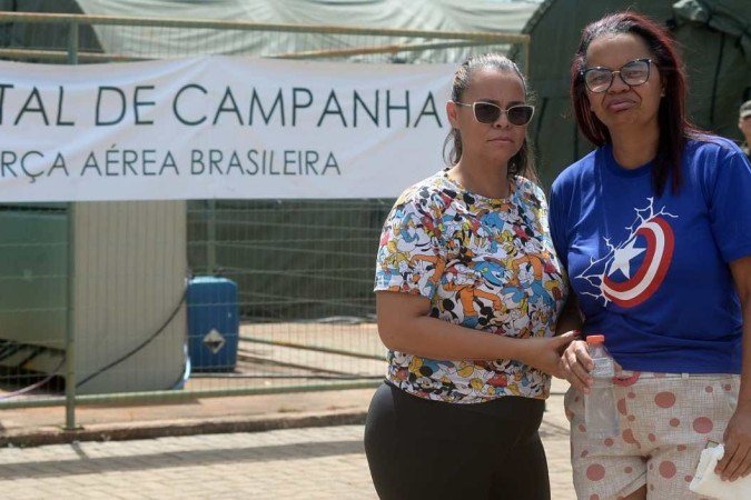 Agnólia, que se recupera da doença, ajudou a irmã Ângela Eunice a buscar atendimento na tenda da FAB