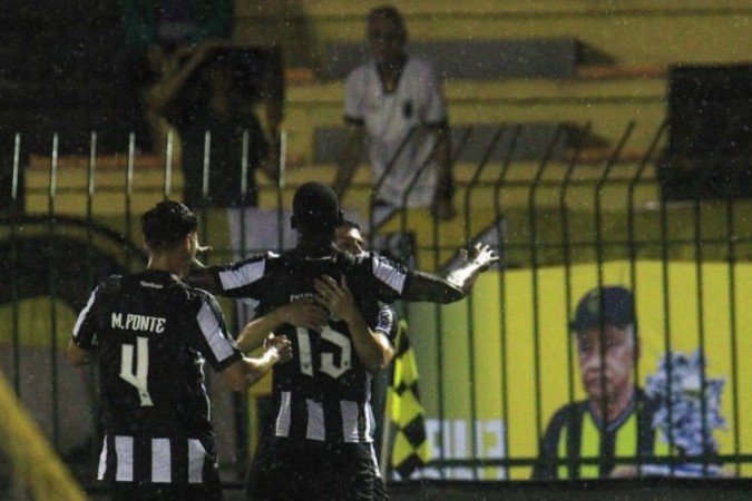 Botafogo foi dominante e venceu o Voltaço, no Raulino -  (crédito: Foto: Vitor Silva/Botafogo)