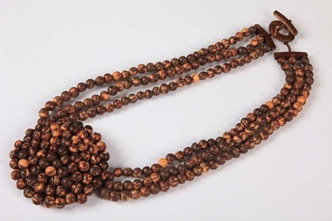 Colar de semente de açaí