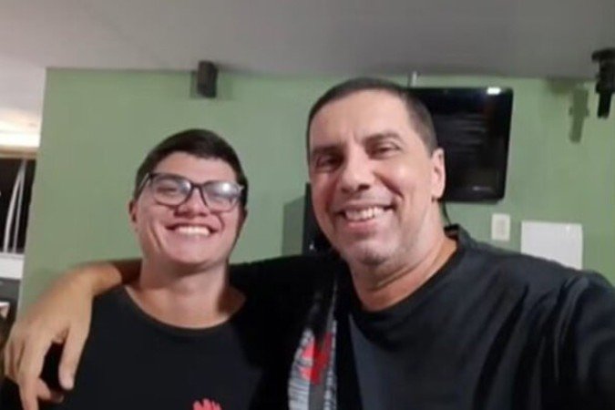 Mauro Canelas, com a camisa do Vasco, em uma de suas visitas a São Januário - - (crédito: Reprodução / Redes Sociais) Mauro Canelas, com a camisa do Vasco, em uma de suas visitas a São Januário - - (crédito: Reprodução / Redes Sociais)