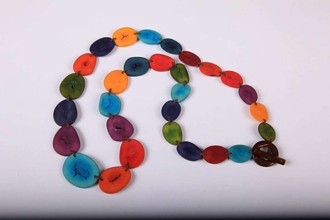 Colar de semente de jarina.