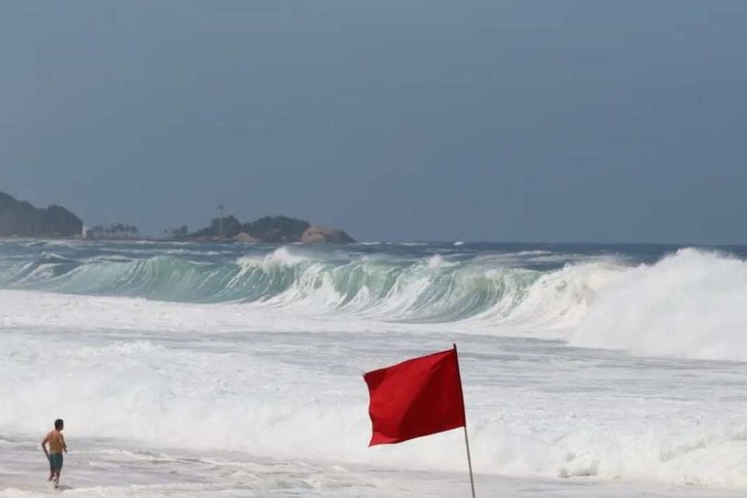 Nesta quarta, a chuva é esperada a qualquer período do dia, podendo chegar com intensidade forte em alguns momentos -  (crédito: Tânia Rêgo/Agência Brasil)