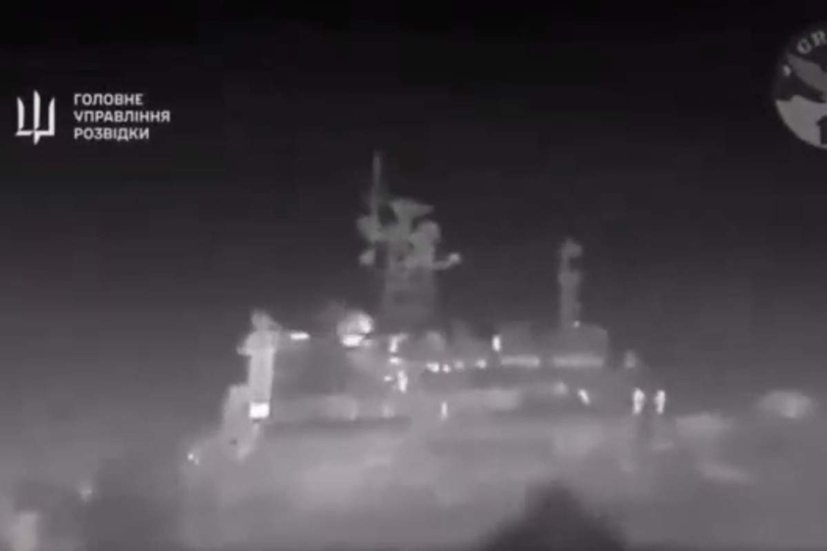Ucrânia anuncia que afundou navio militar russo; veja vídeo
