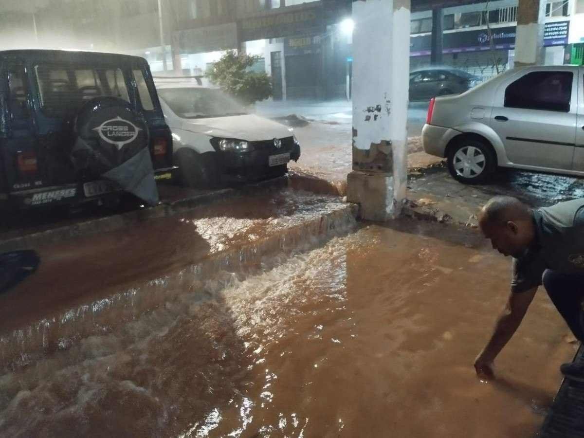 Sábado (17/2) tem possibilidade de chuvas intensas e alerta de perigo no DF