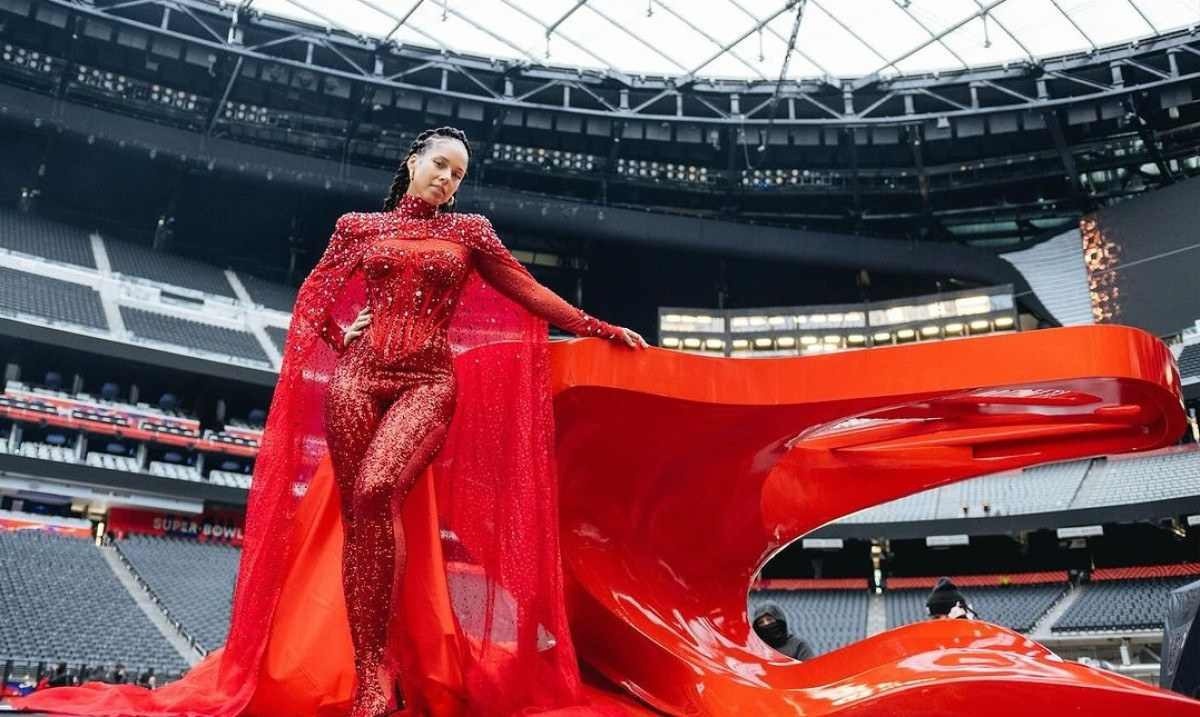 Alicia Keys tem voz editada após desafinar em show no Super Bowl