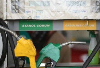 Ministério de Minas e Energia estima uma redução de 450 milhões de litros em importações de gasolina com o aumento da mistura de etanol  -  (crédito: Ed Alves/CB/D.A Press)