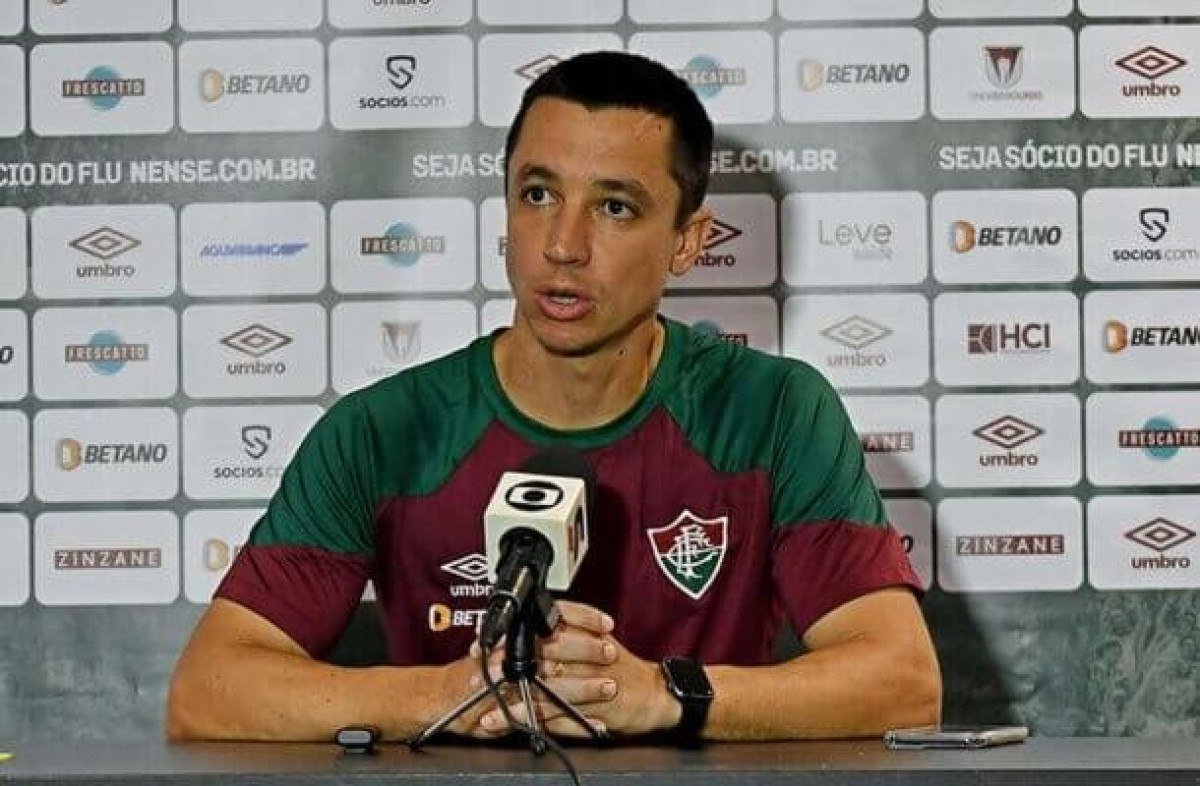 Eduardo Barros analisa empate do Fluminense e reclama da arbitragem