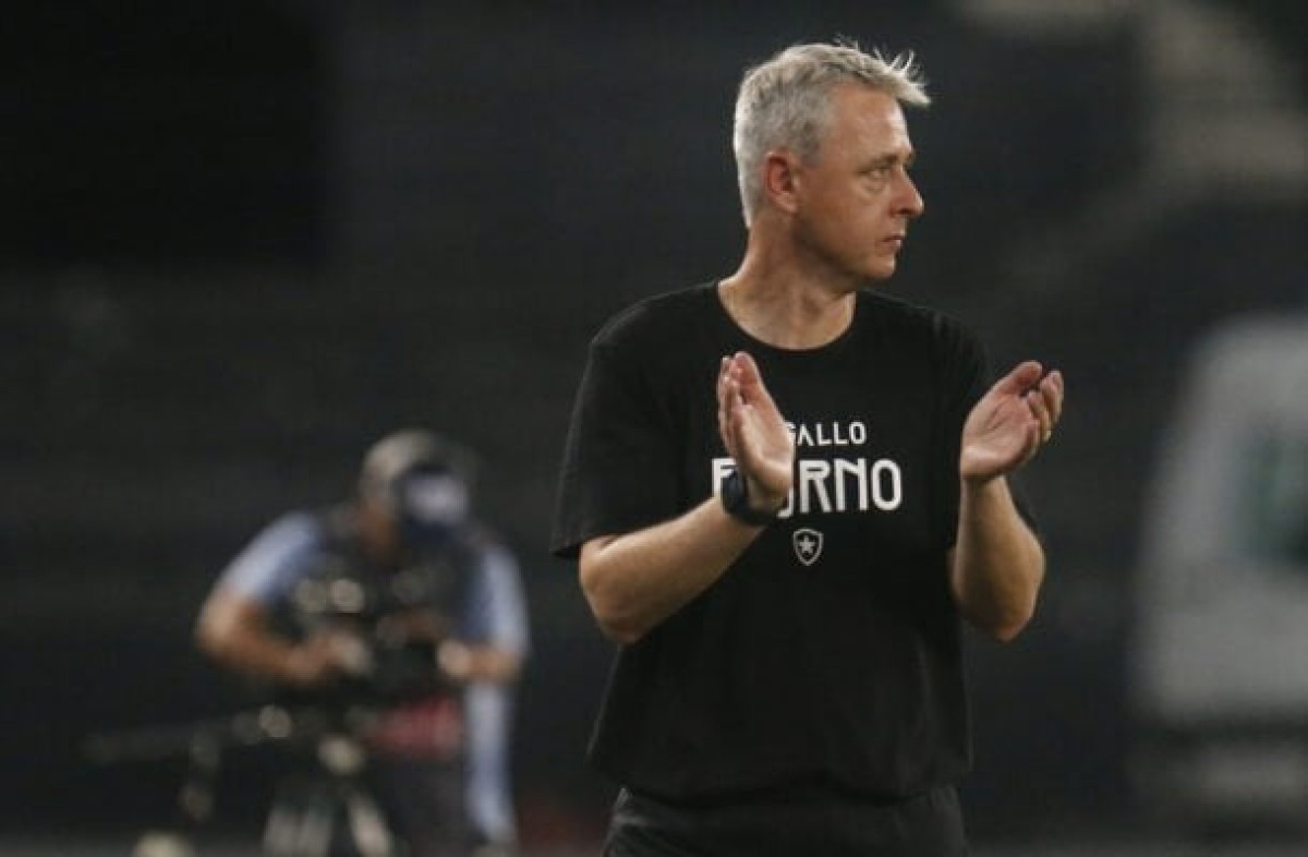 Tiago Nunes ressalta evolução do Botafogo: ‘Consciência de um time forte’