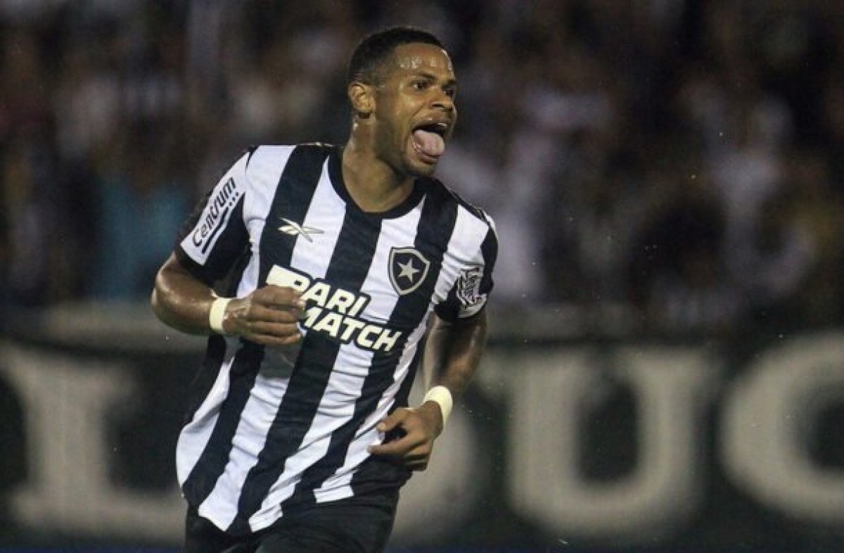 Tiago Nunes fala sobre poupar titulares em Botafogo x Vasco